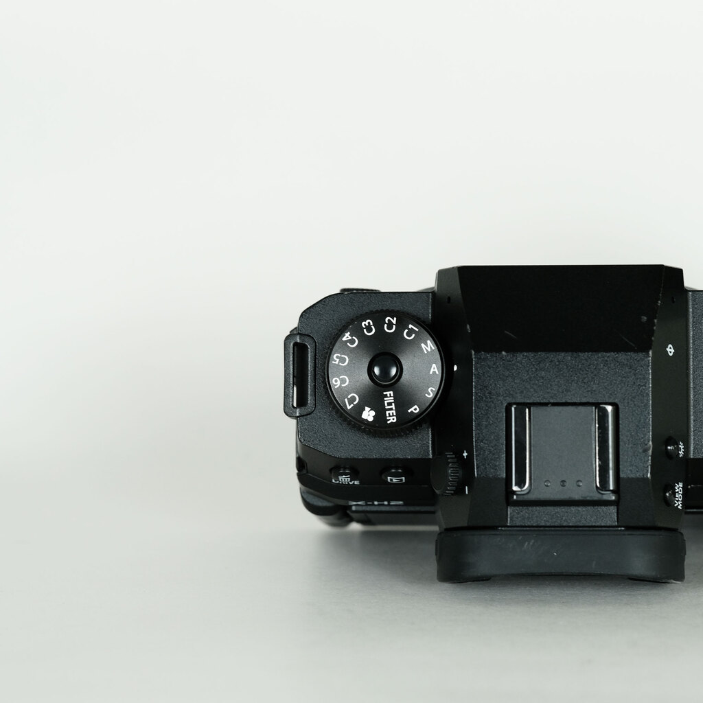 FUJIFILM X-H2
