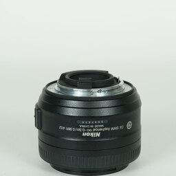 Nikon AF-S DX NIKKOR 35mm f/1.8G Nikon AF-S DX NIKKOR 35mm f/1.8G
