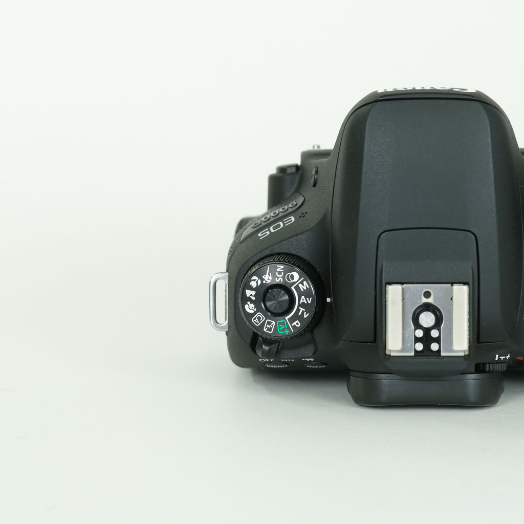 Canon EOS 9000D Canon EOS 9000D