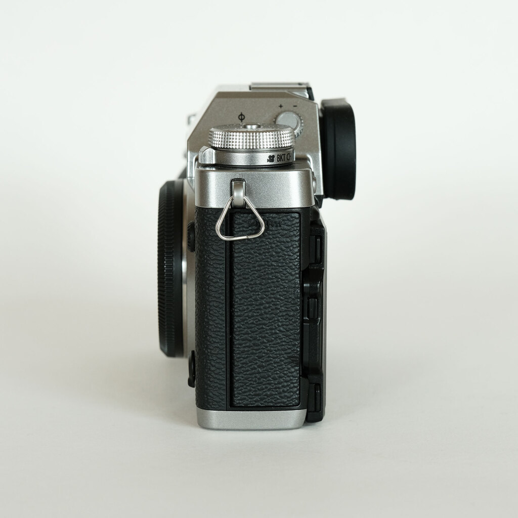 FUJIFILM X-T3 本体 + 付属品【動作確認済】 FUJIFILM X-T3の出品 | ONE SCENE（ワンシーン）