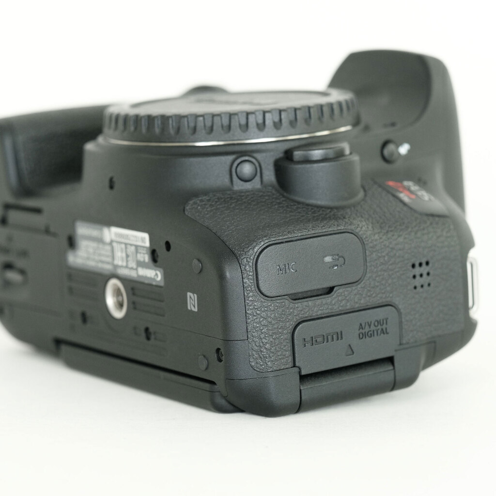 Canon EOS Kiss X8i Canon EOS Kiss X8i