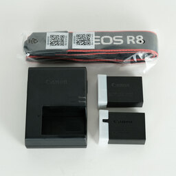 Canon EOS R8