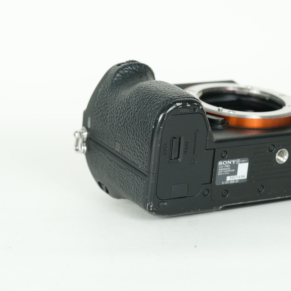 SONY α7R III（ILCE-7RM3）の出品 | ONE SCENE（ワンシーン）
