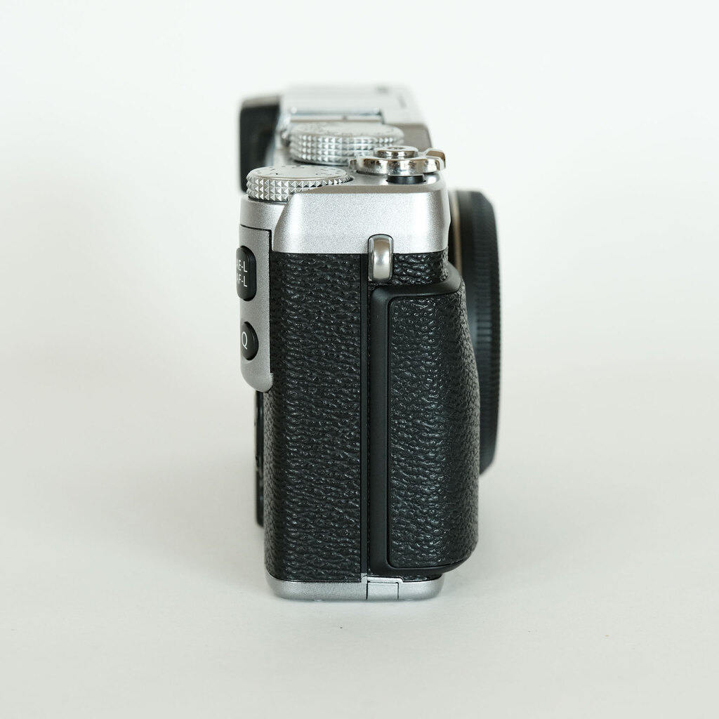 FUJIFILM X-E1 シルバーの出品 | ONE SCENE（ワンシーン）
