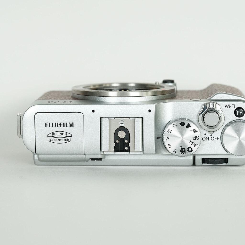 FUJIFILM X-A1 ボディ ブラウン