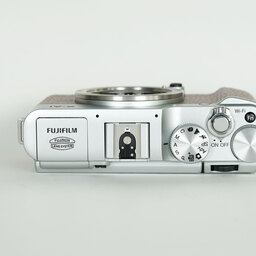 FUJIFILM X-A1 ボディ ブラウン