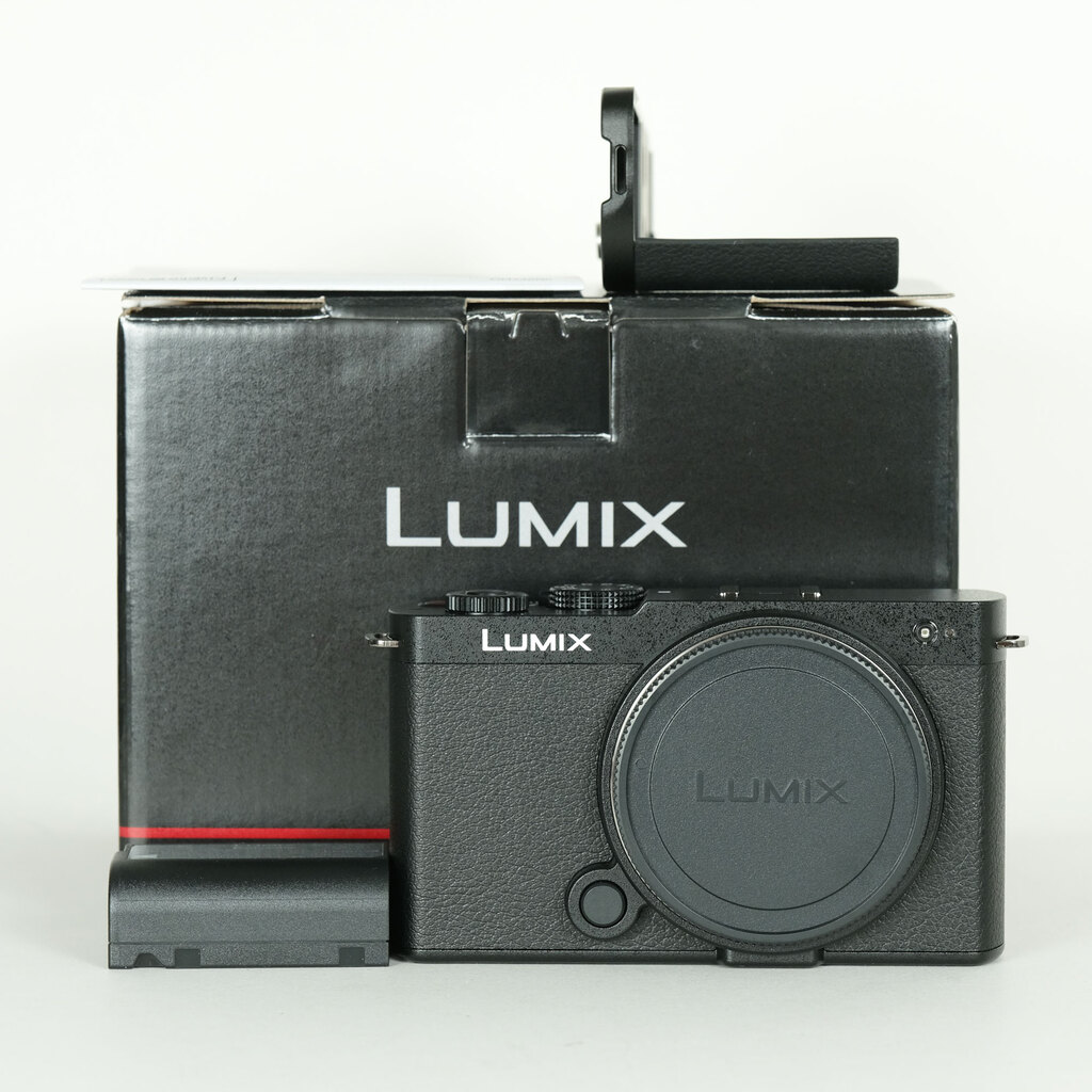 Panasonic LUMIX DC-S9