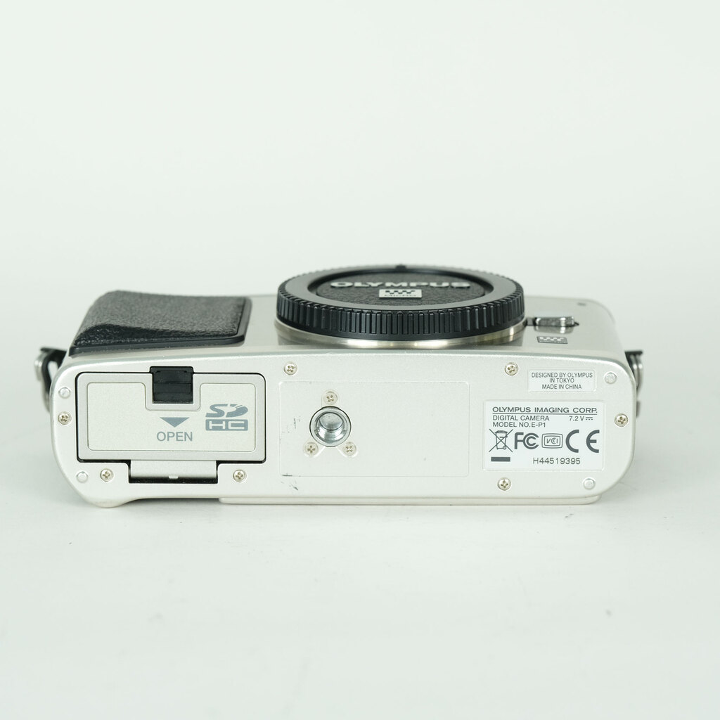 OLYMPUS PEN E-P1 ボディ シルバーの出品 | ONE SCENE（ワンシーン）
