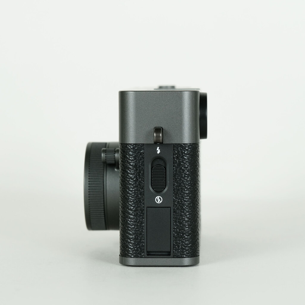 FUJIFILM X half X-HF1