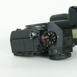 Panasonic LUMIX DC-S1 Panasonic LUMIX DC-S1