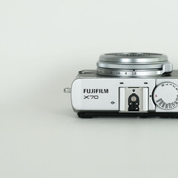 FUJIFILM X70 シルバー