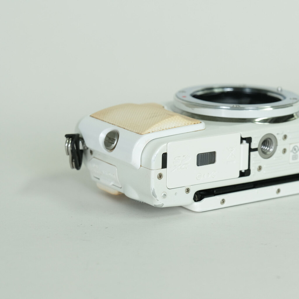 OLYMPUS PEN Lite E-PL6 ボディ ホワイト