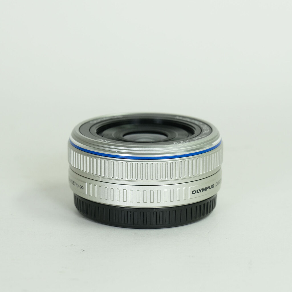 OLYMPUS M.ZUIKO DIGITAL 17mm F2.8 シルバー