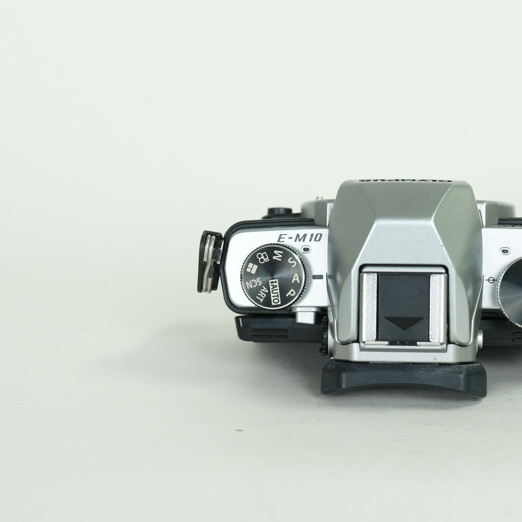 OLYMPUS OM-D E-M10 ボディ シルバー