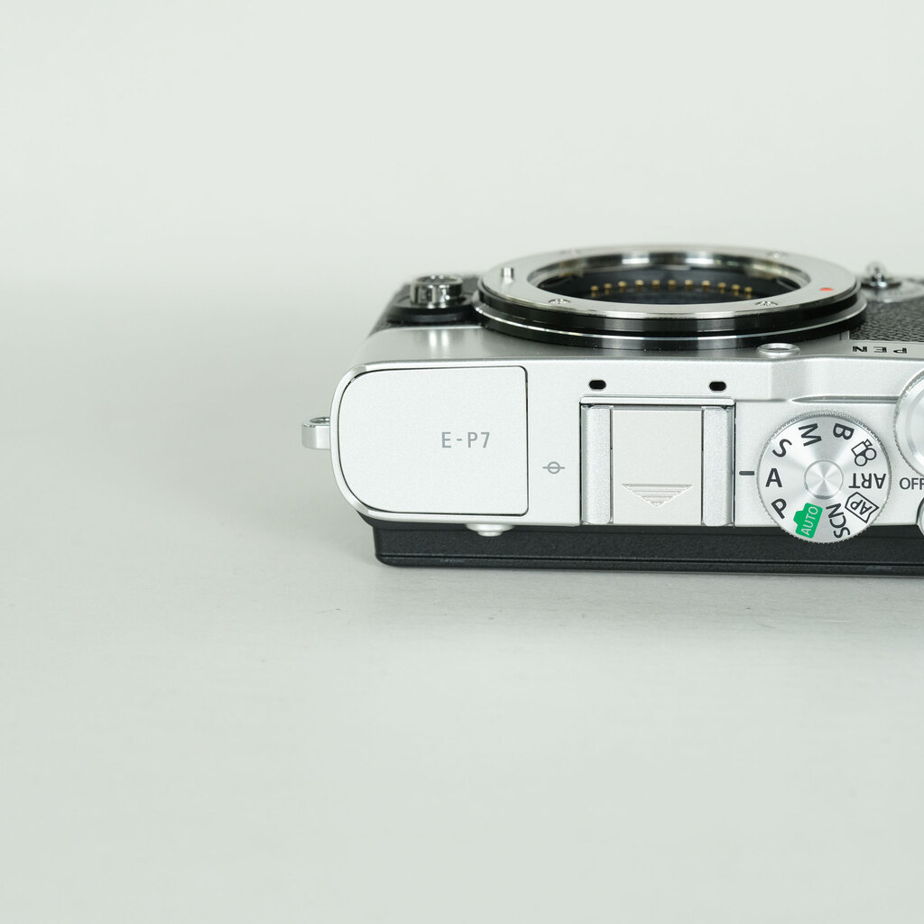 OLYMPUS PEN E-P7