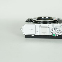 OLYMPUS PEN E-P7