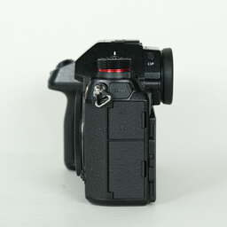 Panasonic LUMIX DC-S1 Panasonic LUMIX DC-S1