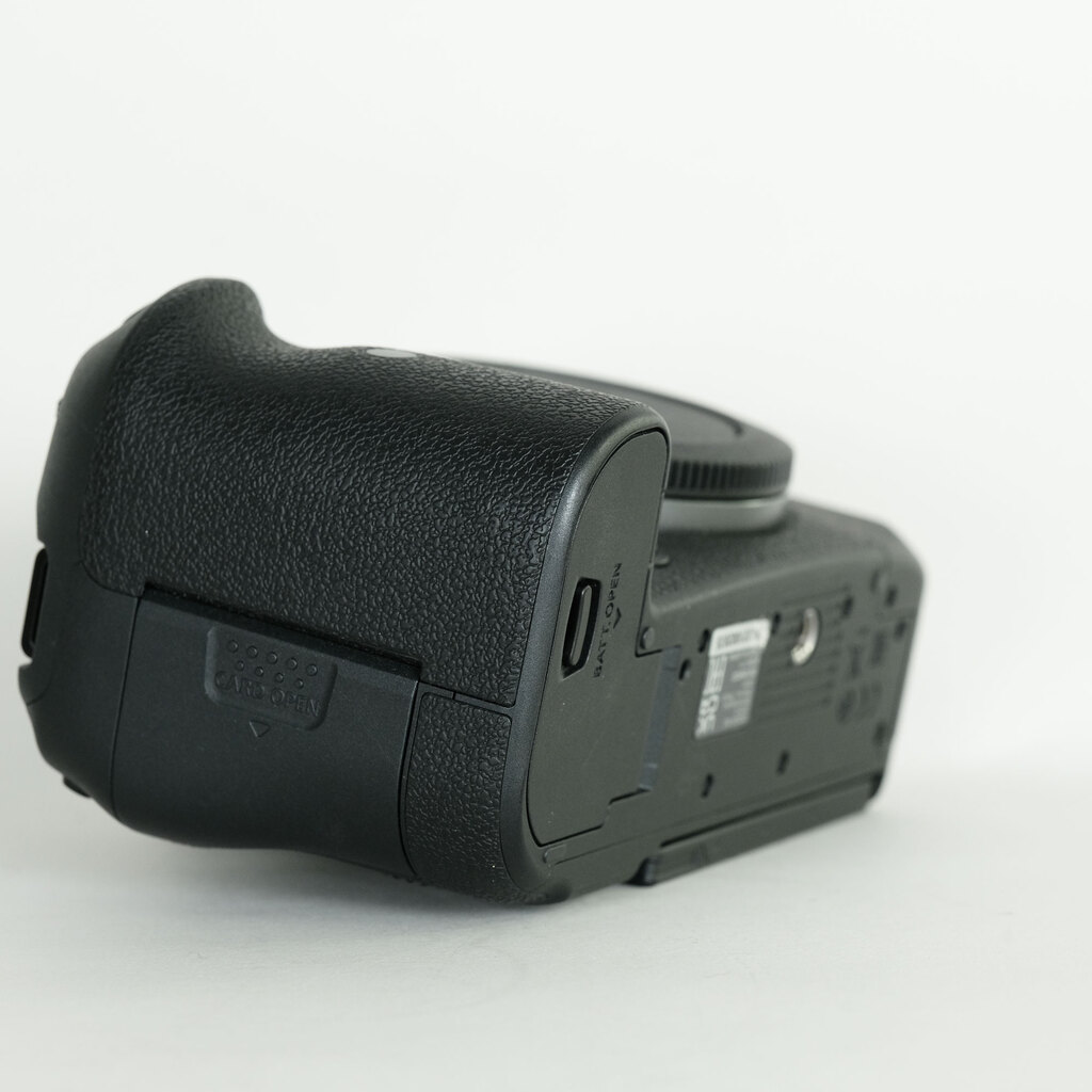 Canon EOS R6 Canon EOS R6