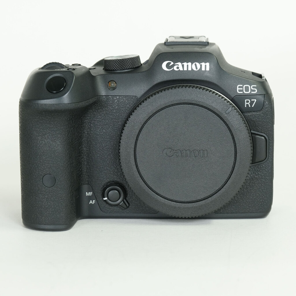 Canon EOS R7