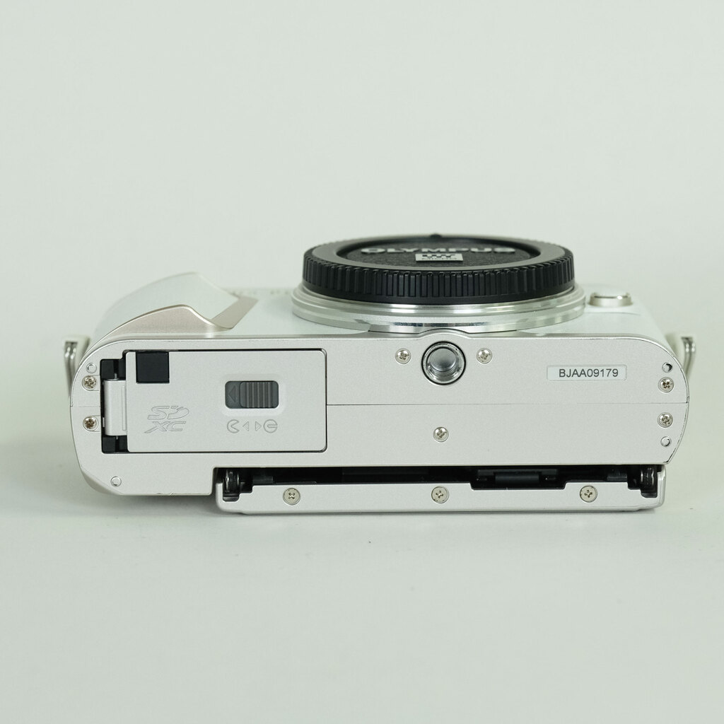 OLYMPUS PEN E-PL10