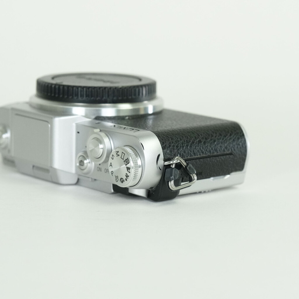 Panasonic LUMIX DMC-GF7 ボディ シルバー