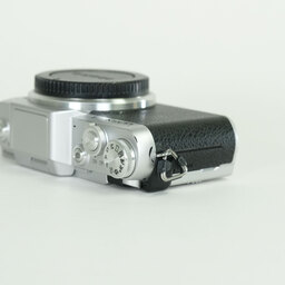 Panasonic LUMIX DMC-GF7 ボディ シルバー