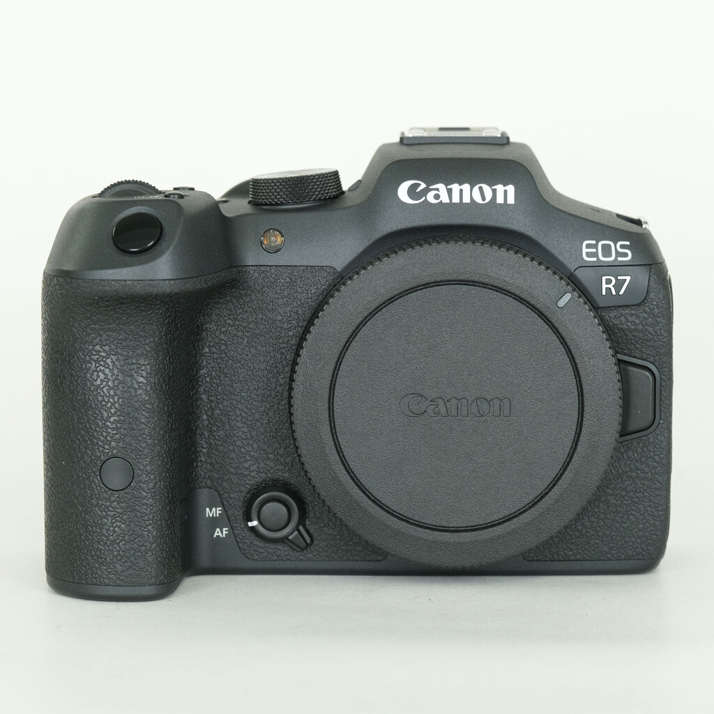 Canon EOS R7