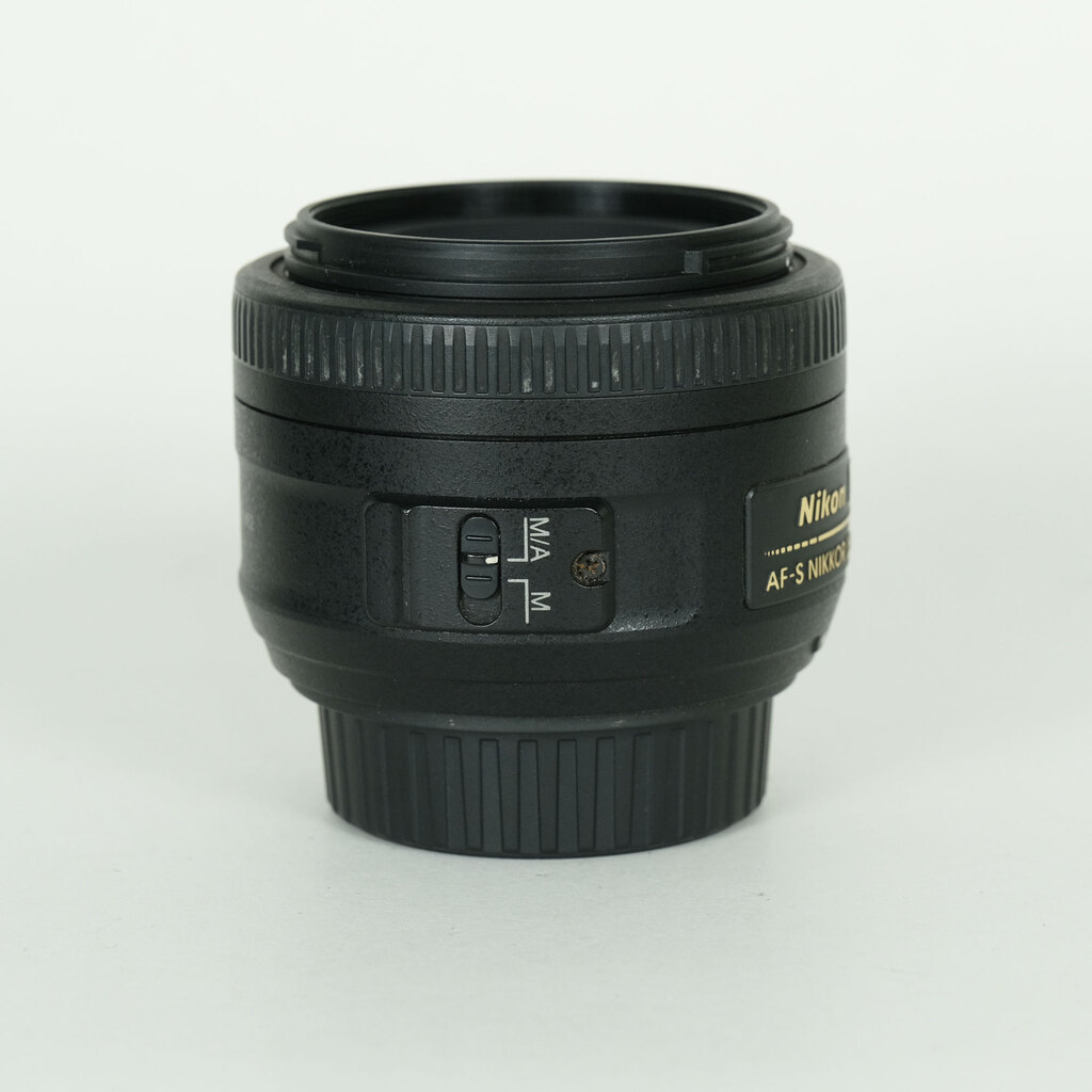 Nikon AF-S DX NIKKOR 35mm f/1.8G Nikon AF-S DX NIKKOR 35mm f/1.8G