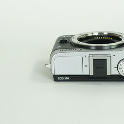 Canon EOS M6
