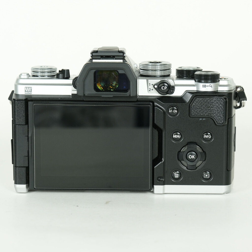 OM SYSTEM OM-3 [�{�f�B]