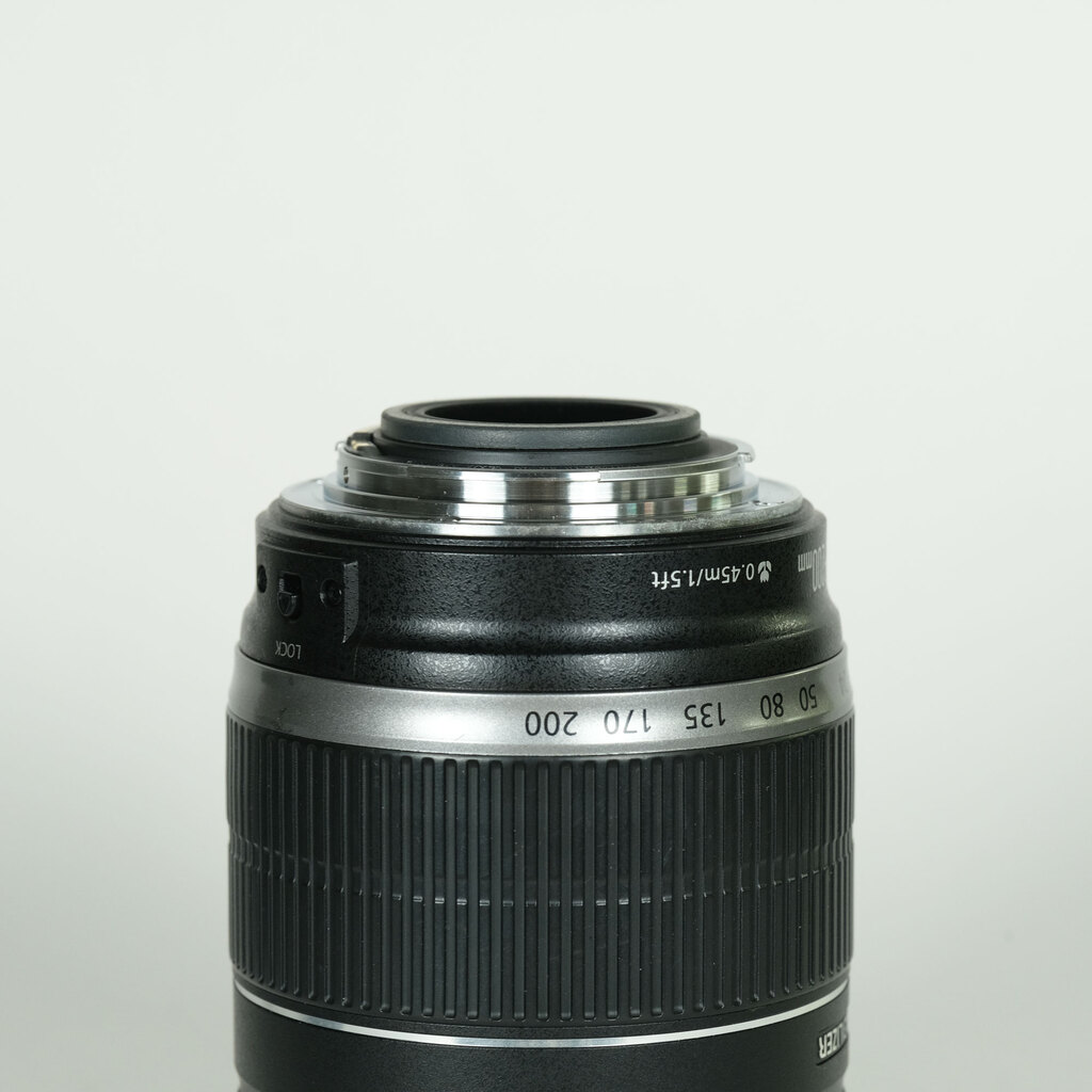 Canon EF-S18-200mm F3.5-5.6 IS