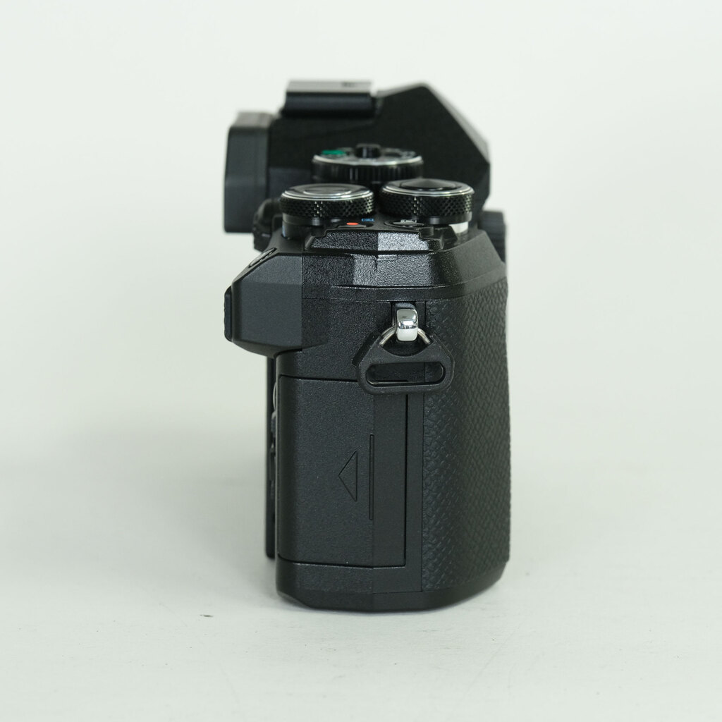 OLYMPUS OM-D E-M5 Mark III