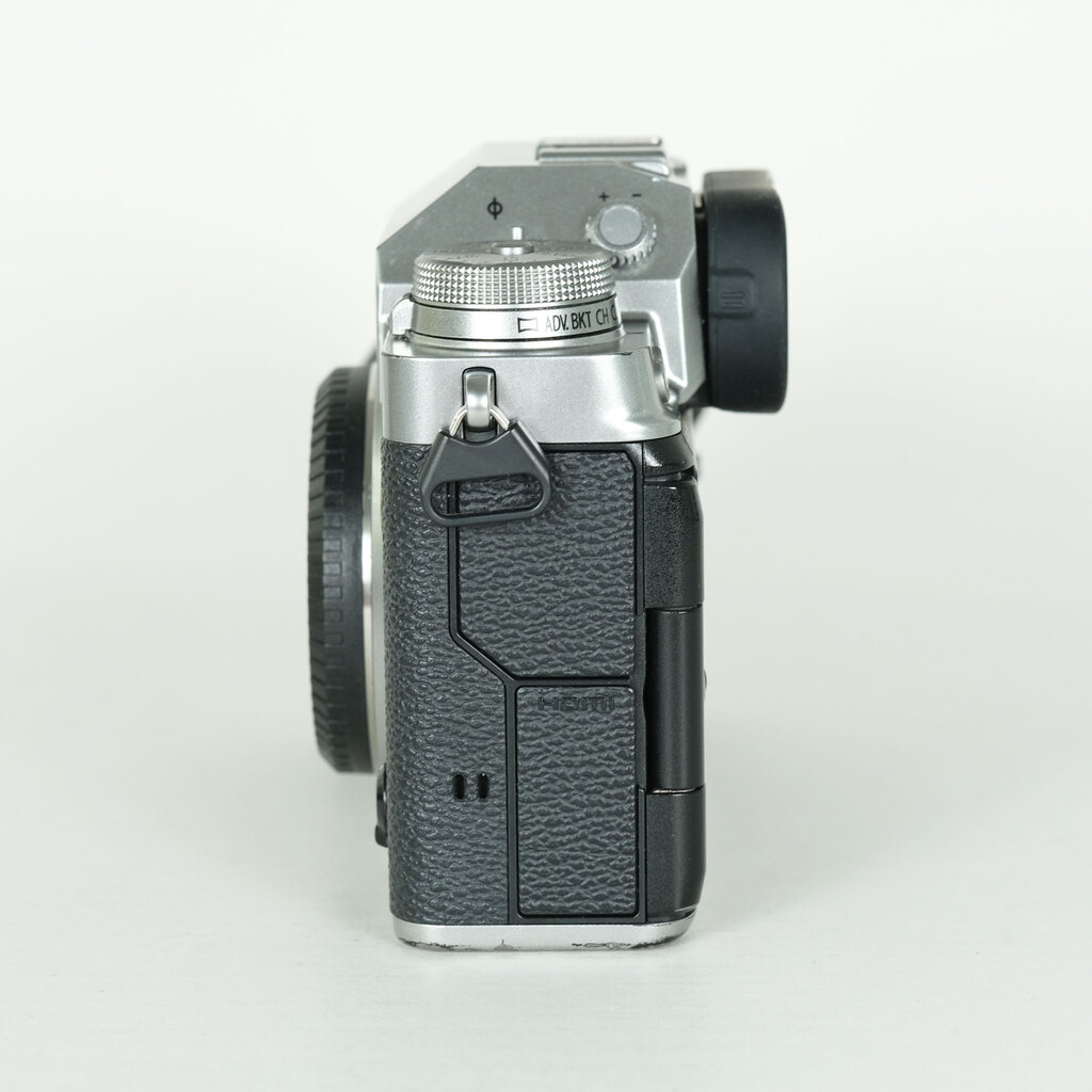 FUJIFILM X-T4 [�{�f�B �V���o�[]