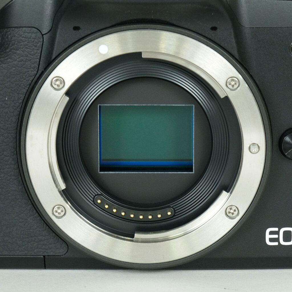 Canon EOS Kiss M2