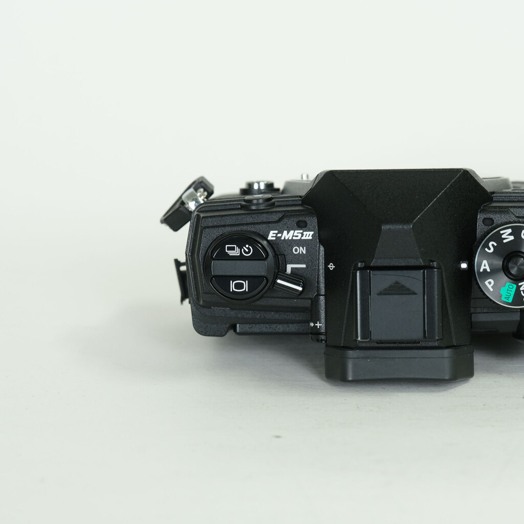 OLYMPUS OM-D E-M5 Mark III