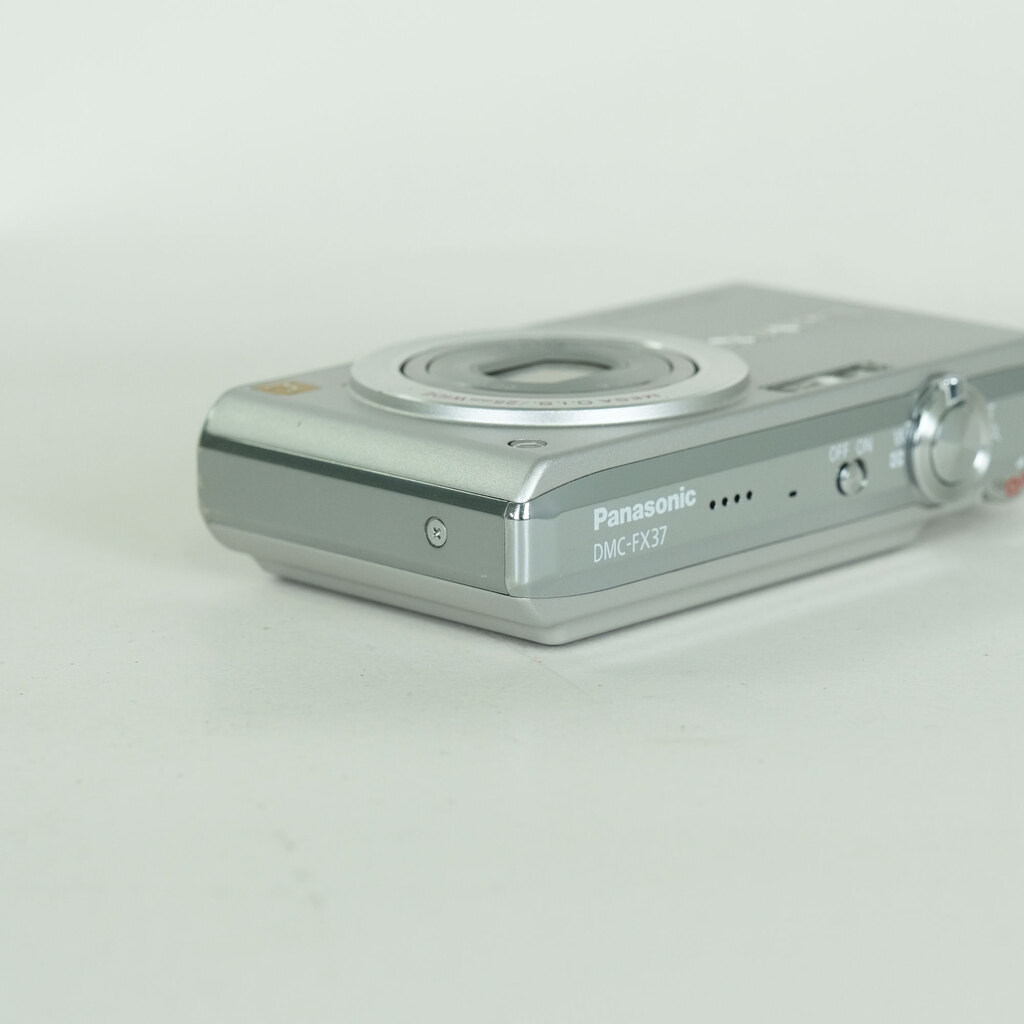 Panasonic LUMIX DMC-FX37-S プレシャスシルバー