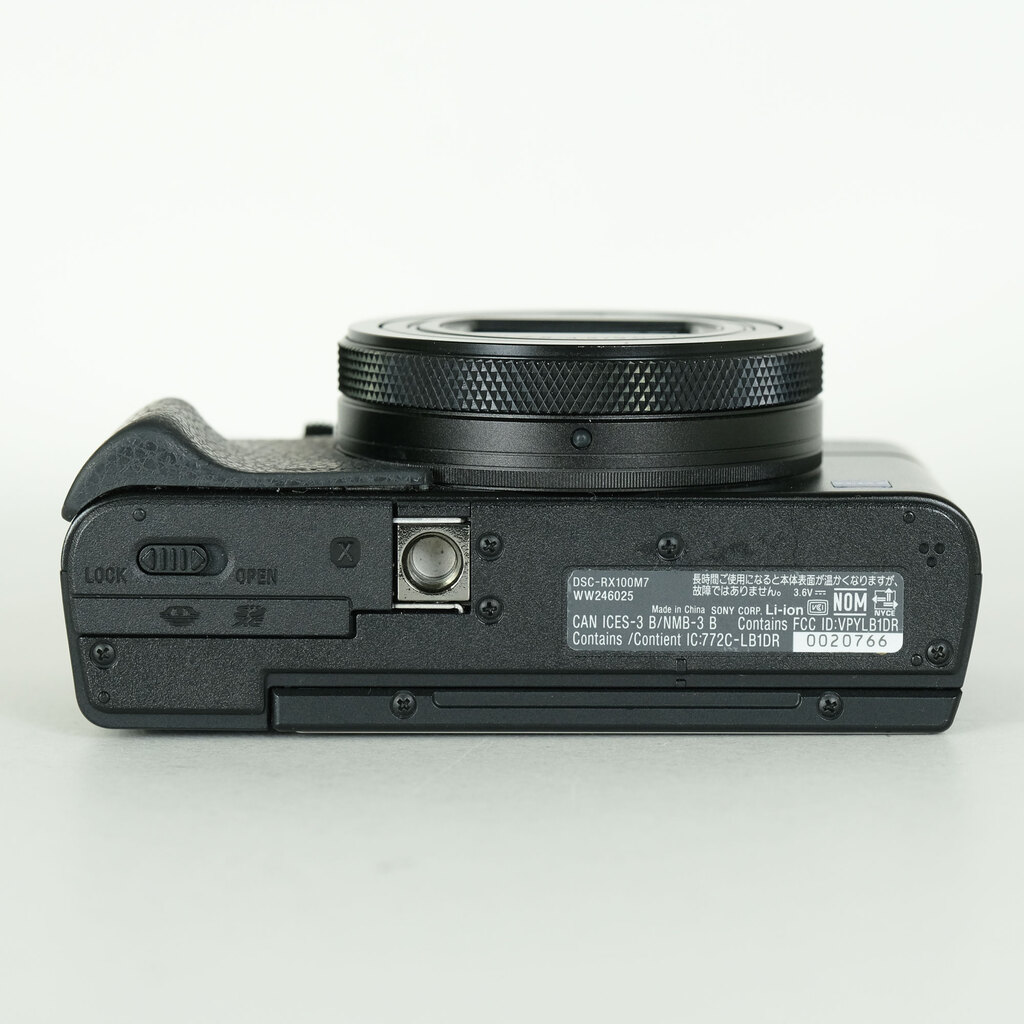 SONY Cyber-shot DSC-RX100M7