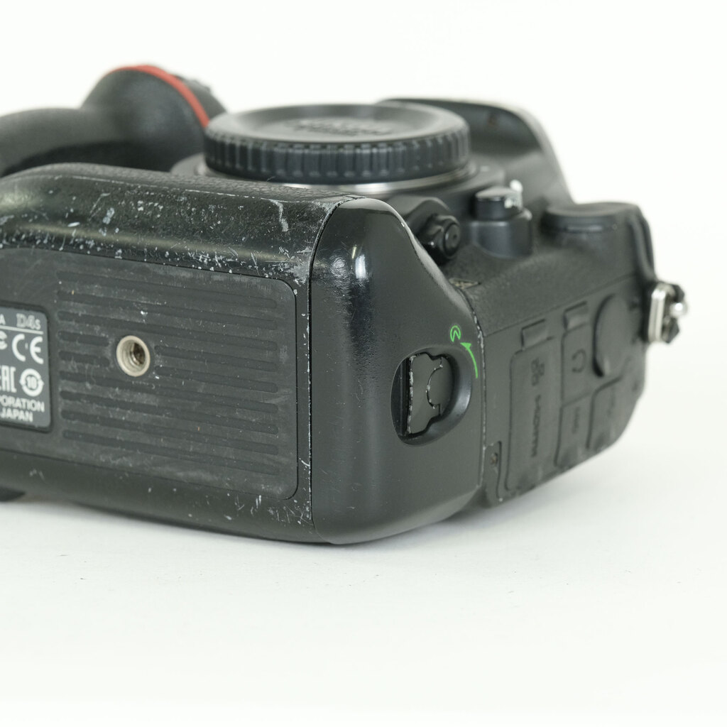 Nikon D4Sの出品 | ONE SCENE（ワンシーン）