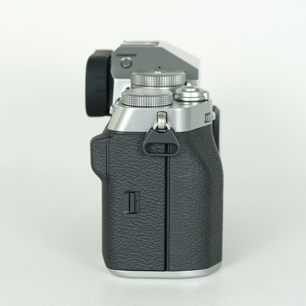 FUJIFILM X-T5 [�{�f�B �V���o�[]