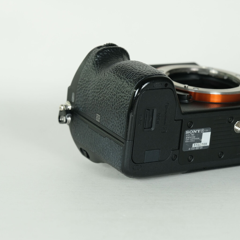 SONY α7 III（ILCE-7M3）の出品 | ONE SCENE（ワンシーン）
