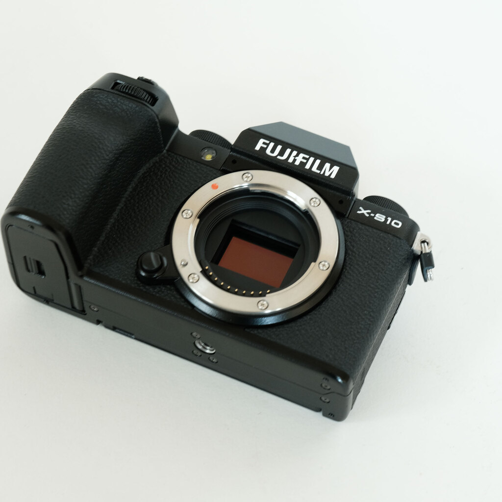 FUJIFILM X-S10