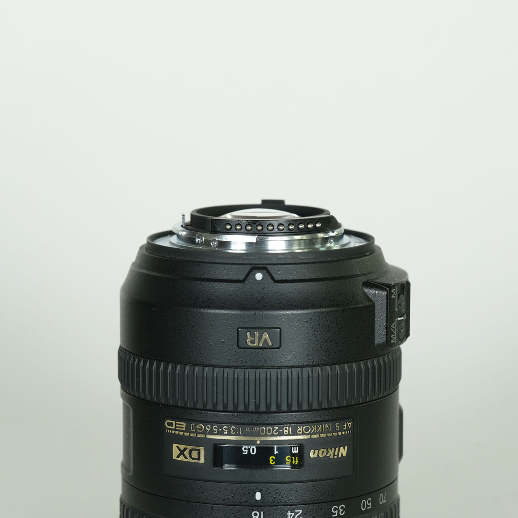 Nikon AF-S DX NIKKOR 18-200mm F3.5-5.6G ED VR II Nikon AF-S DX NIKKOR 18-200mm F3.5-5.6G ED VR II