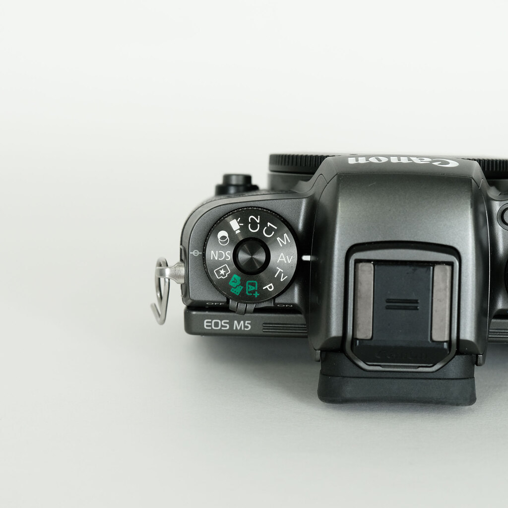 Canon EOS M5