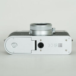 FUJIFILM X half X-HF1