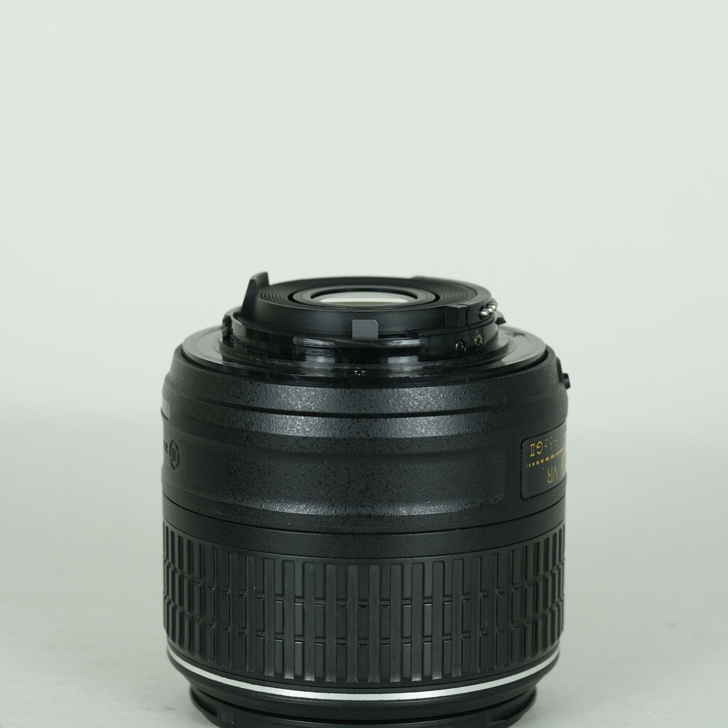 Nikon AF-S DX NIKKOR 18-55mm f3.5-5.6G VR II Nikon AF-S DX NIKKOR 18-55mm f3.5-5.6G VR II