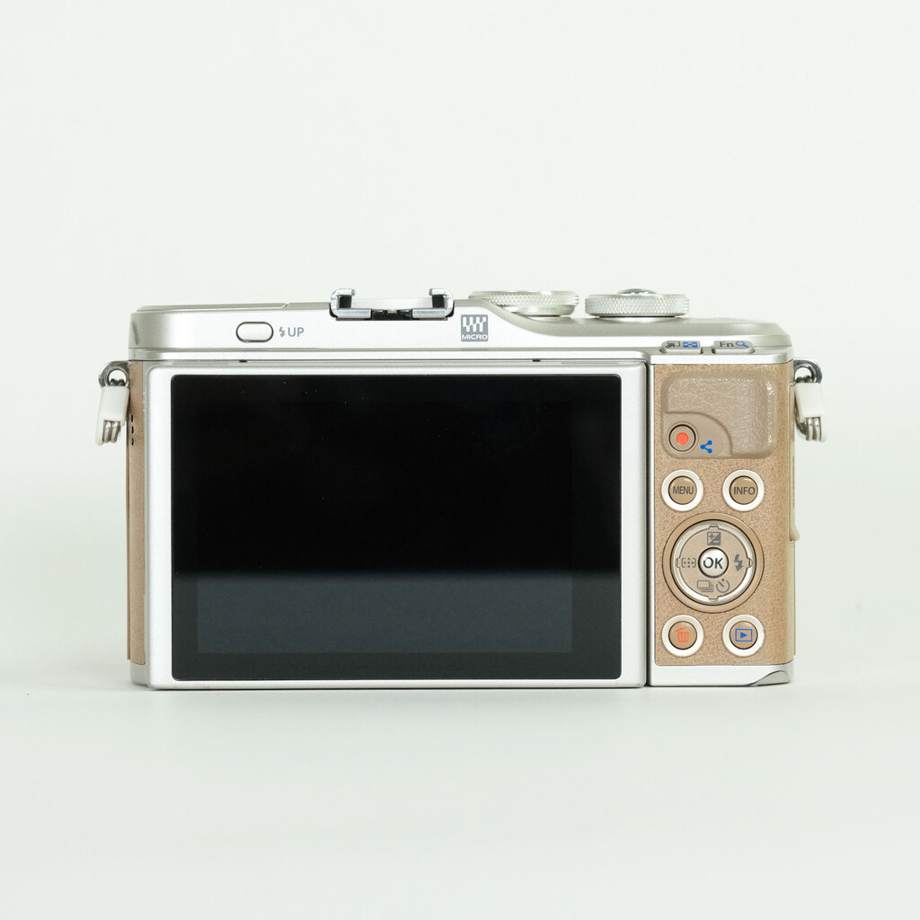 OLYMPUS PEN E-PL9