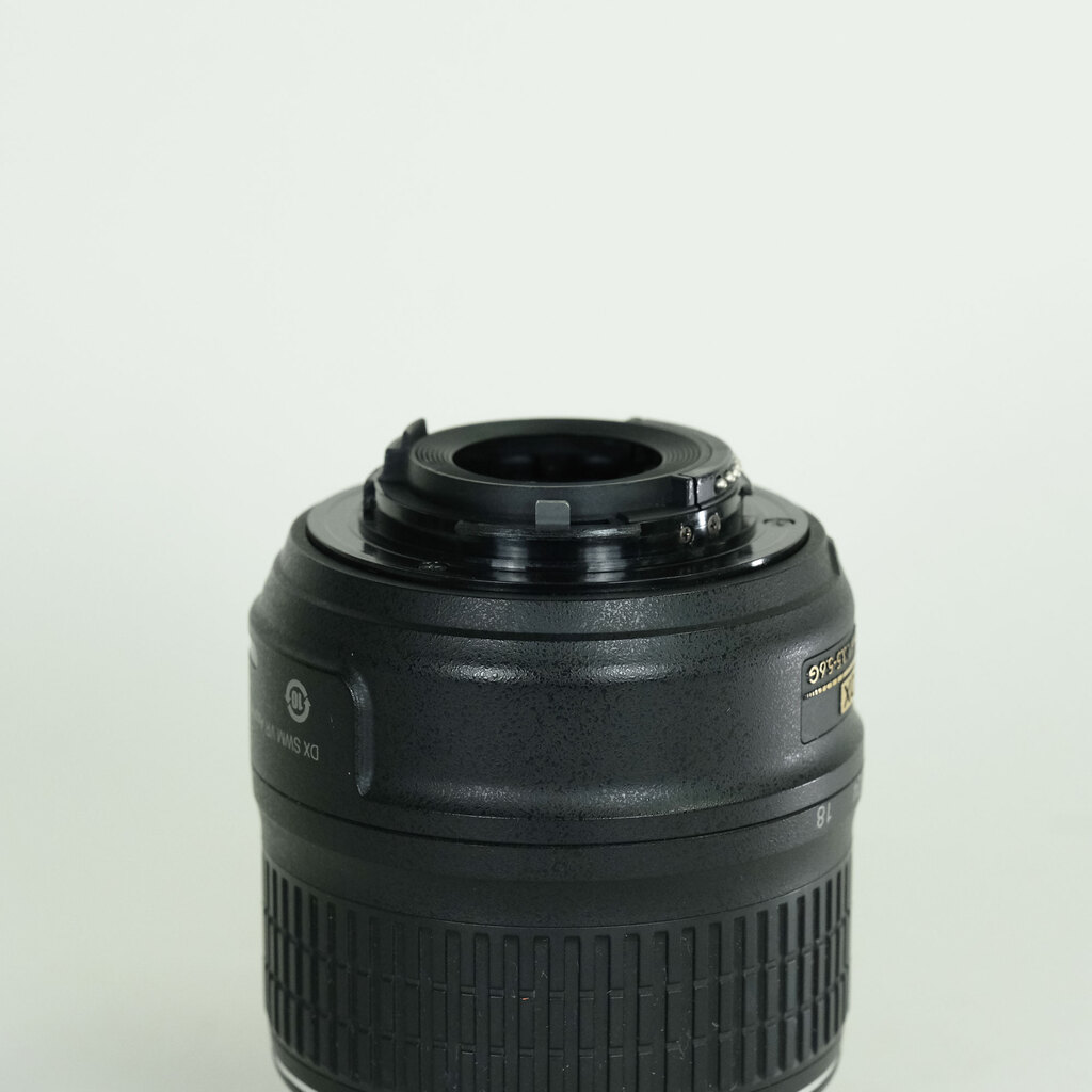 Nikon AF-S DX NIKKOR 18-55mm F3.5-5.6 G VR Nikon AF-S DX NIKKOR 18-55mm F3.5-5.6 G VR