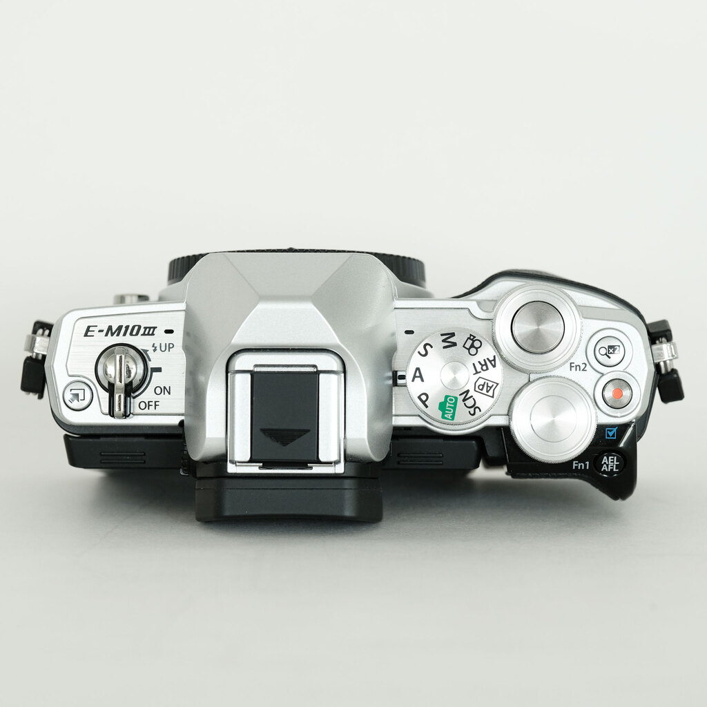 OLYMPUS OM-D E-M10 Mark III