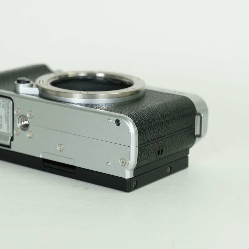 FUJIFILM X-A2 ボディ シルバー