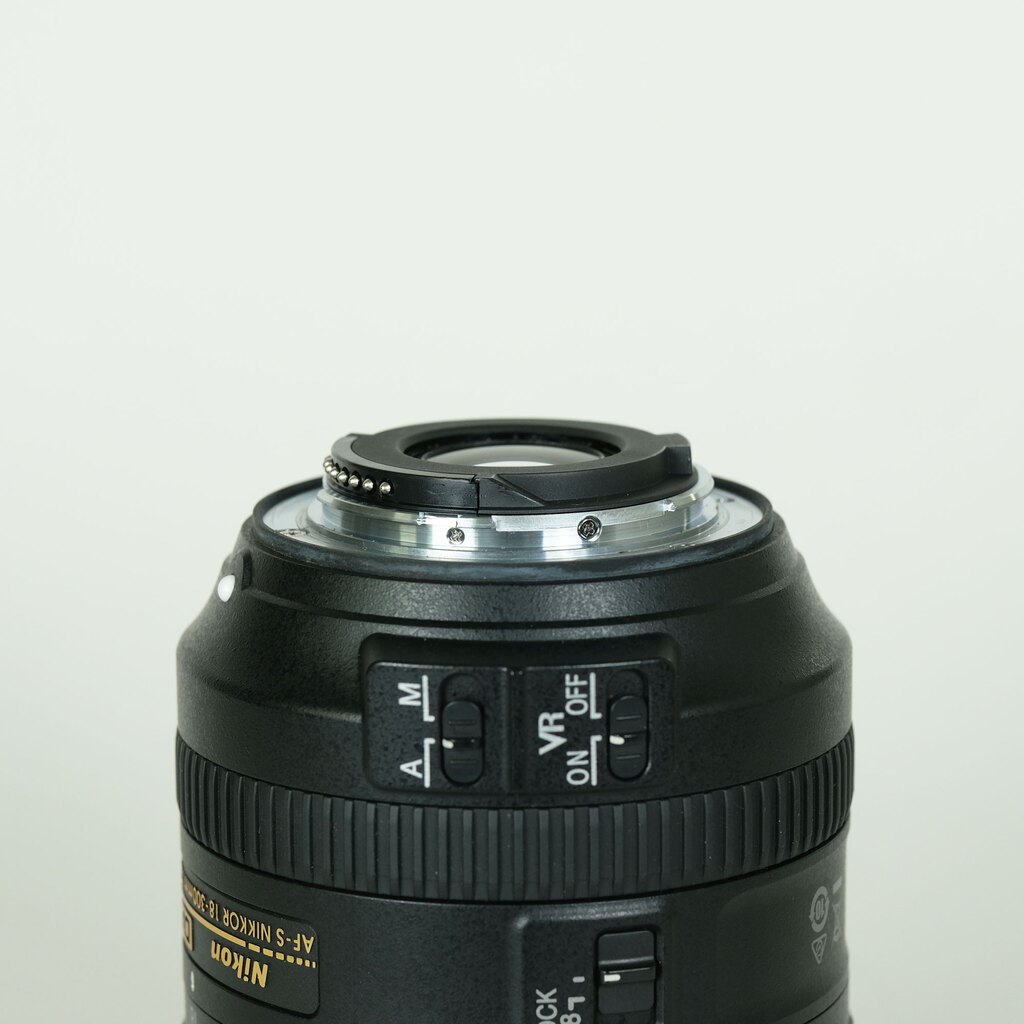 Nikon AF-S DX NIKKOR 18-300mm f/3.5-6.3G ED VR